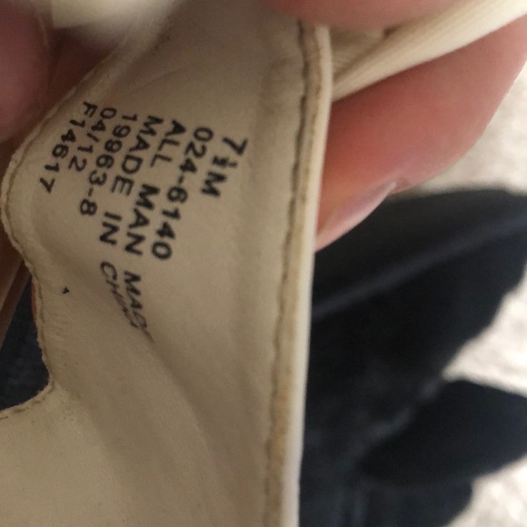 St. John’s Bay white bow sandals - Picture 2 of 3